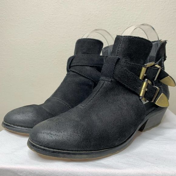 Steve Madden Cinch Distressed Leather Ankle Booties Buckle Cutout - Picture 9 of 10